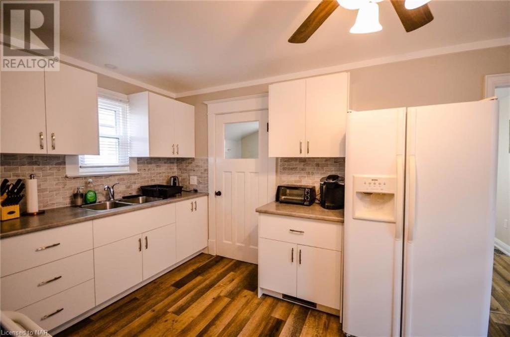 Cozy 3 Bedroom Downtown Cottage With Complimentary Breakfast Delivered Daily To The Rental Niagara Bagian luar foto