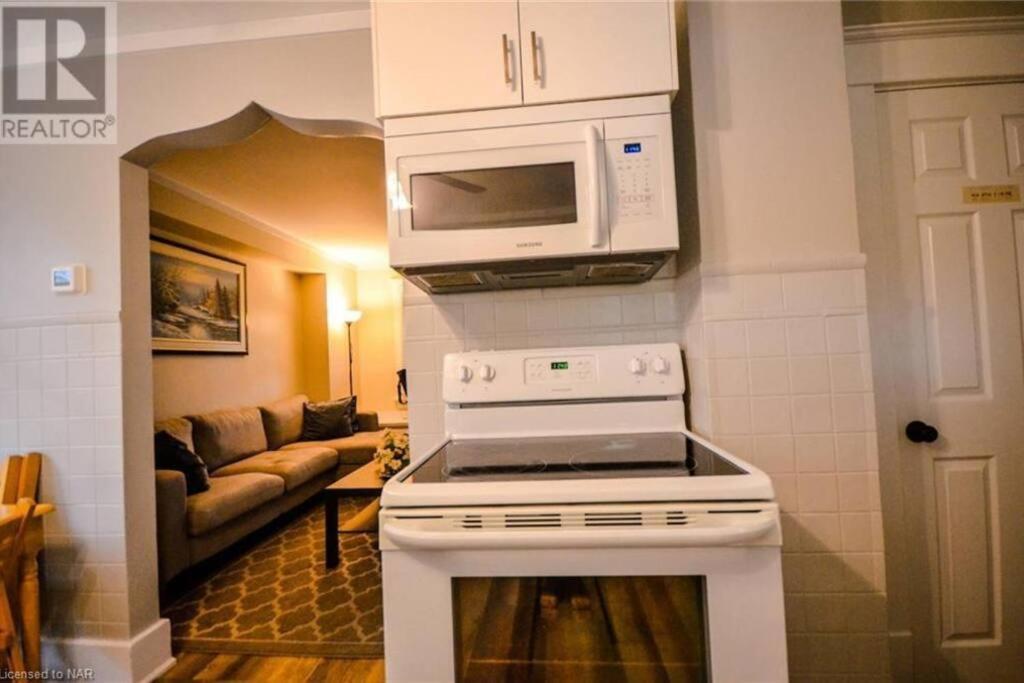 Cozy 3 Bedroom Downtown Cottage With Complimentary Breakfast Delivered Daily To The Rental Niagara Bagian luar foto