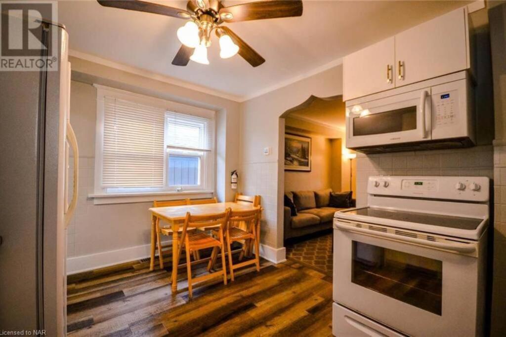 Cozy 3 Bedroom Downtown Cottage With Complimentary Breakfast Delivered Daily To The Rental Niagara Bagian luar foto