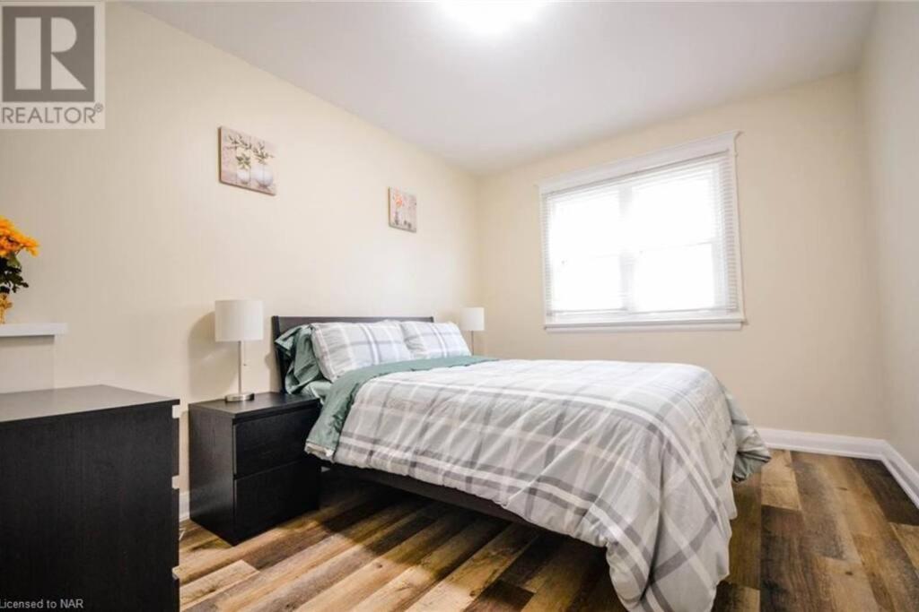 Cozy 3 Bedroom Downtown Cottage With Complimentary Breakfast Delivered Daily To The Rental Niagara Bagian luar foto