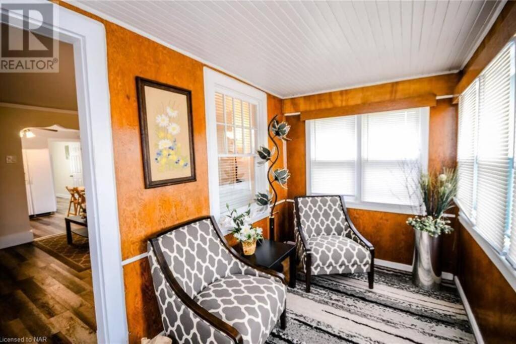 Cozy 3 Bedroom Downtown Cottage With Complimentary Breakfast Delivered Daily To The Rental Niagara Bagian luar foto