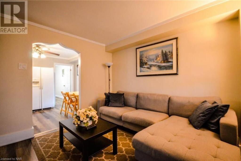 Cozy 3 Bedroom Downtown Cottage With Complimentary Breakfast Delivered Daily To The Rental Niagara Bagian luar foto