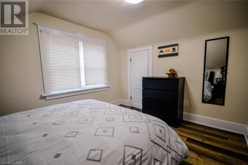 Cozy 3 Bedroom Downtown Cottage With Complimentary Breakfast Delivered Daily To The Rental Niagara Bagian luar foto